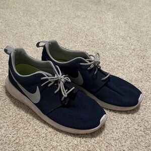 Nike Men's Dark Blue and Gray Sneakers